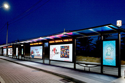 什么樣的公交候車亭廣告才能讓消費(fèi)者動(dòng)心？—蓄力用心為你設(shè)計(jì)